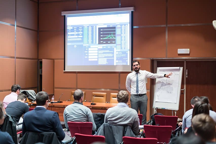 How to Write a Business Pitch: 10 Best Ways image