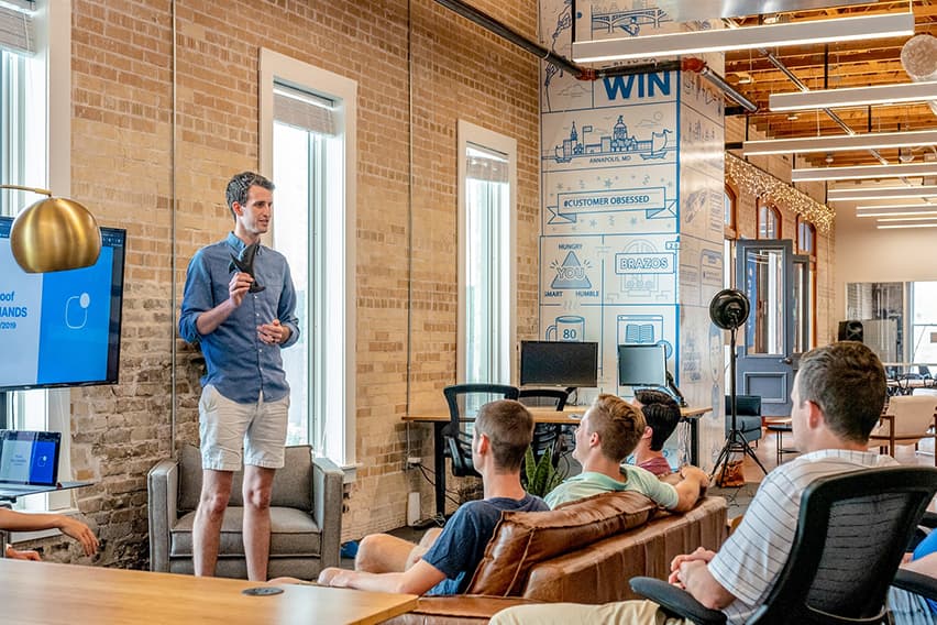 How to Monitor Employees Performance: 5 Ways image